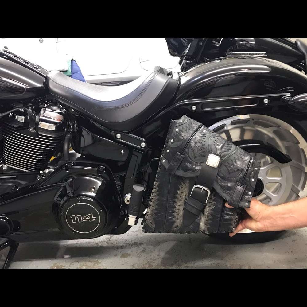 Motorcycle cowboy boot leather swing arm bag - Picture 2 of 8